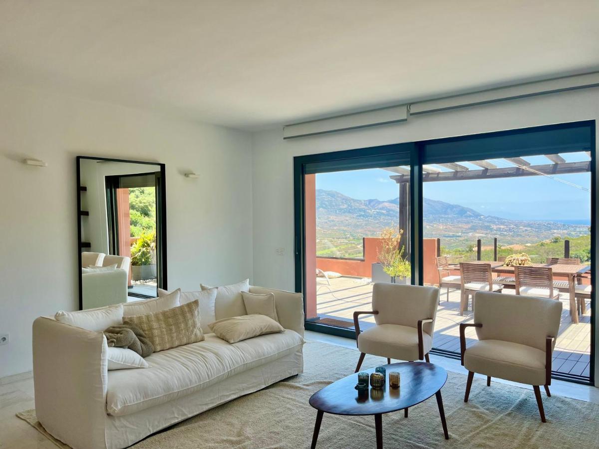 Bright In The Hills Of Elviria Apartment Málaga